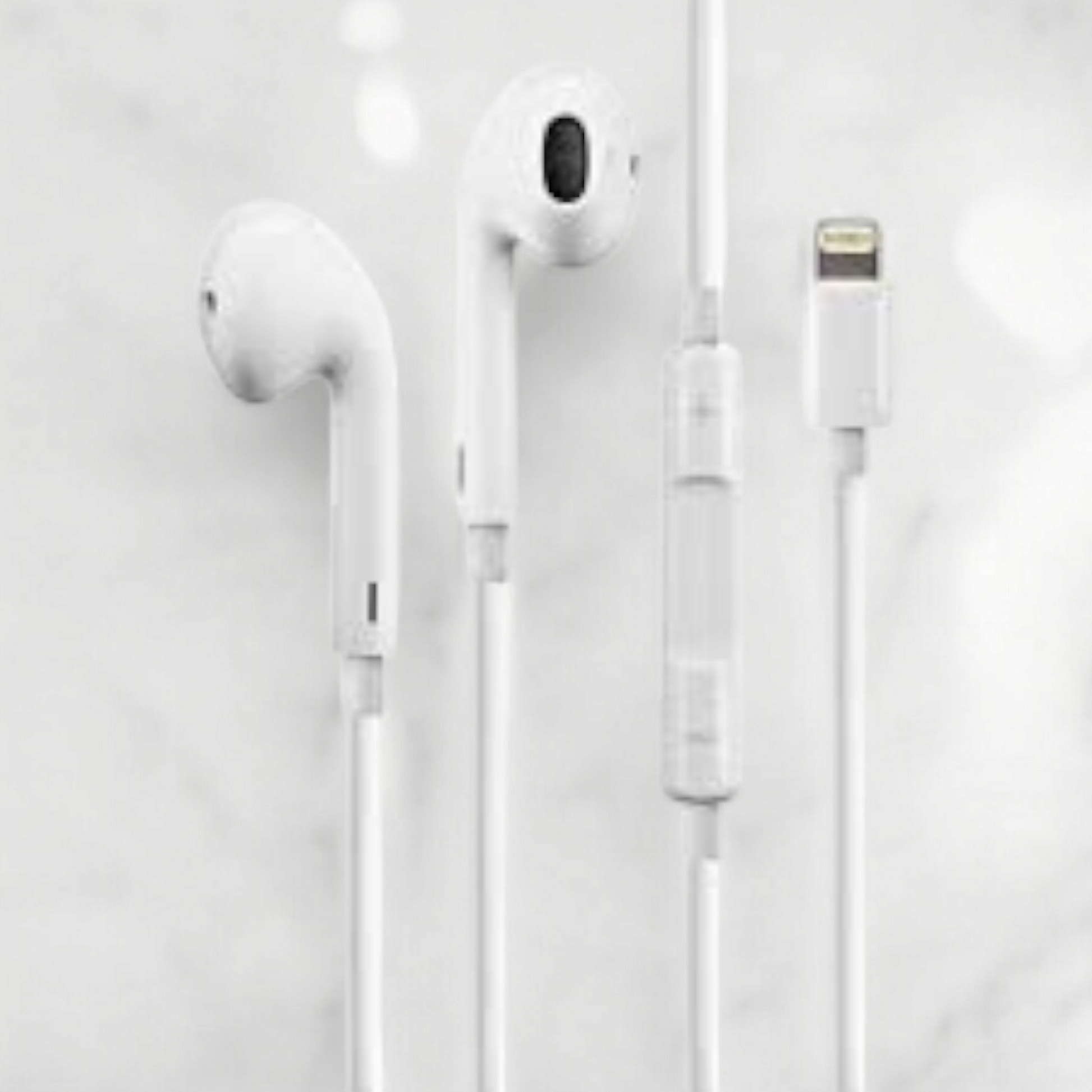 AUDIFONOS  DE CABLE LIGHTING
